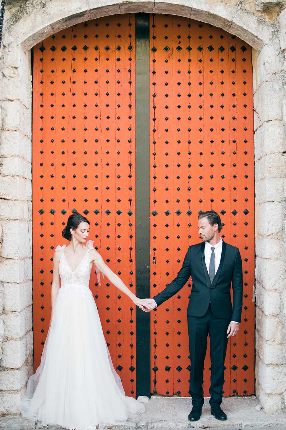 un homme et un efemme à contre jour